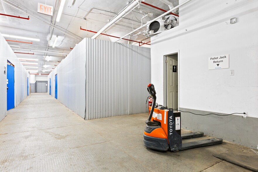 More Photos Of 59-00 Decatur St, Ridgewood Warehouse For Lease