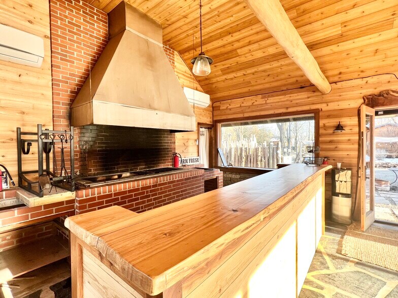 More Photos Of 62 Mount Pleasant Rd, Columbia Specialty For Sale