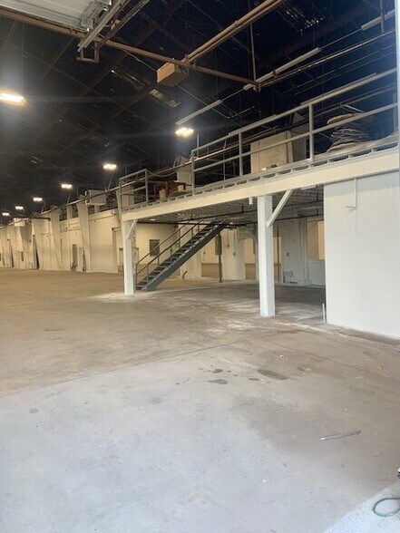 More Photos Of 650 E Taylor Ave, Saint Louis Warehouse For Lease