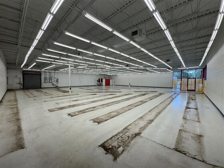 More Photos Of 1935 N Market St, Shreveport Freestanding For Sale