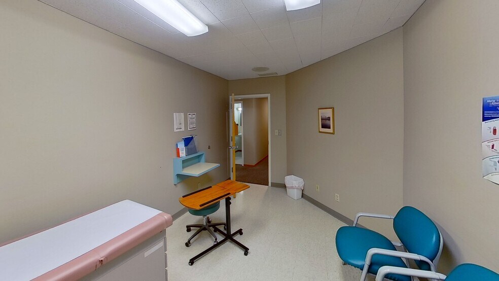 More Photos Of 502 Wall St, Valparaiso Medical For Lease