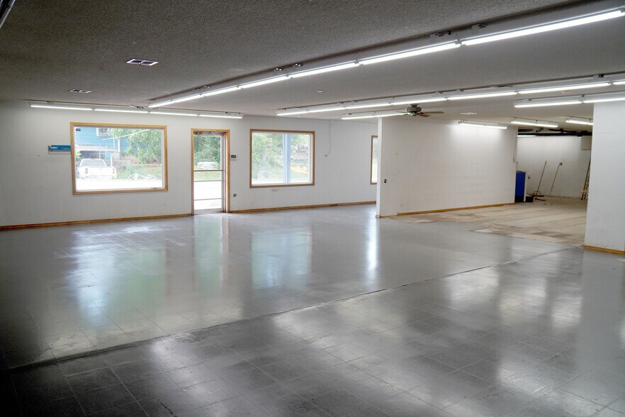 More Photos Of 106 W 3rd St, Chandler Auto Repair For Sale