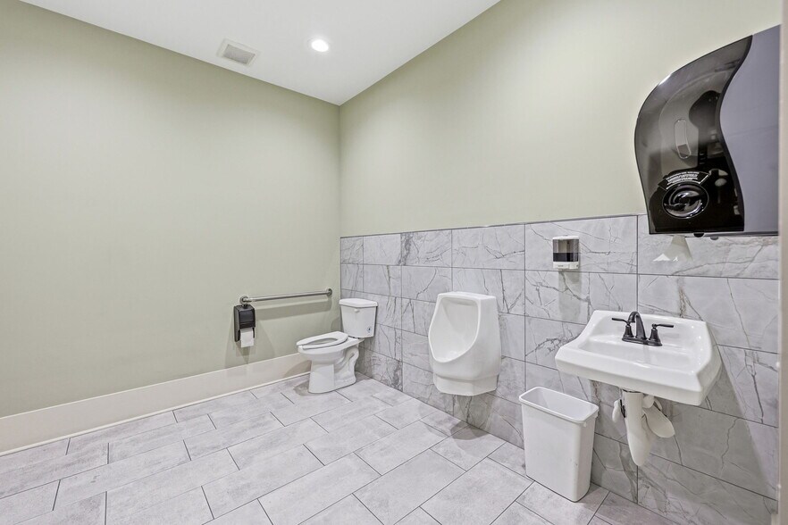 More Photos Of 3663 Southland Dr, Flowery Branch Warehouse For Sale