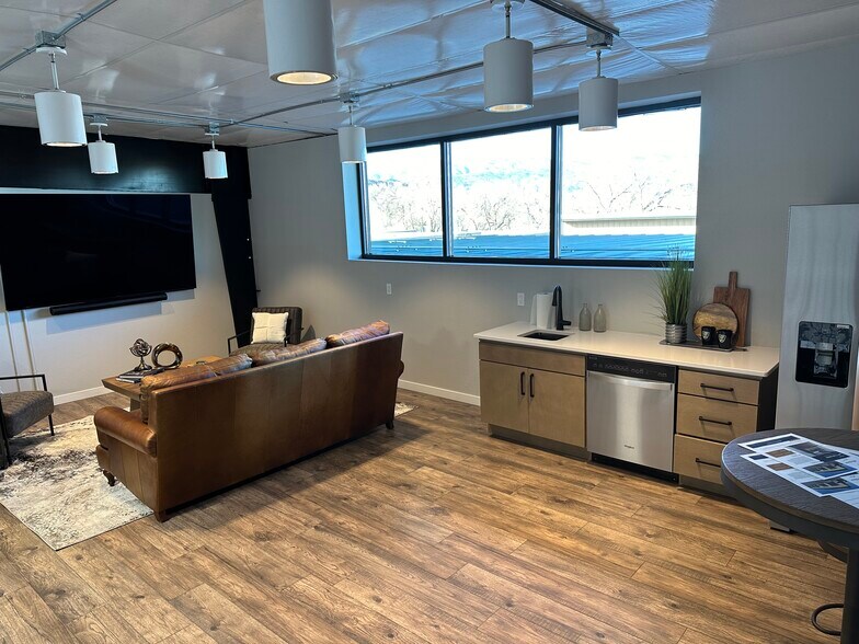 More Photos Of 2275 Busch Ave, Colorado Springs Flex For Sale