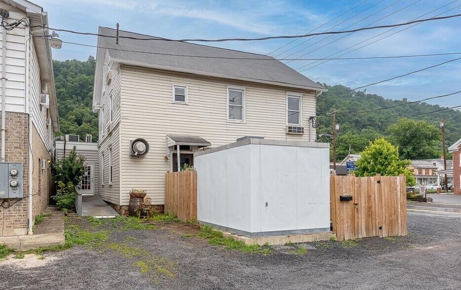 More Photos Of 174 N Washington St, Berkeley Springs Restaurant For Sale