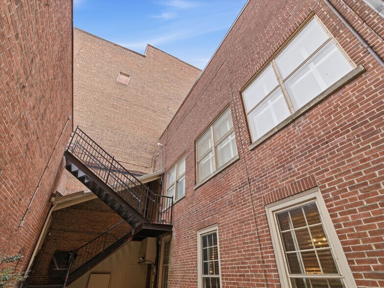 More Photos Of 121-123 E King St, Lancaster Office Residential For Sale