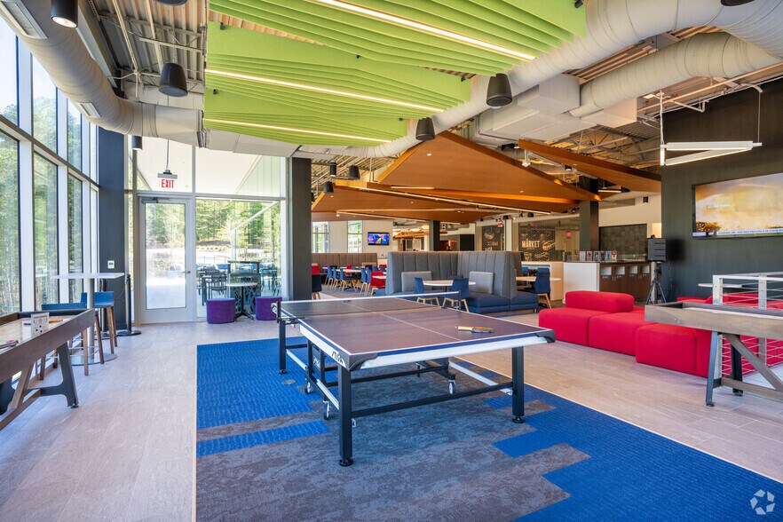 More Photos Of 1150 Sanctuary Pky, Alpharetta Unknown For Lease