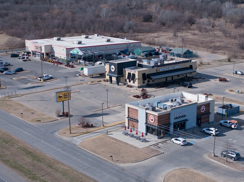 Primary Photo Of 1130 W Shawnee St, Muskogee Restaurant For Sale