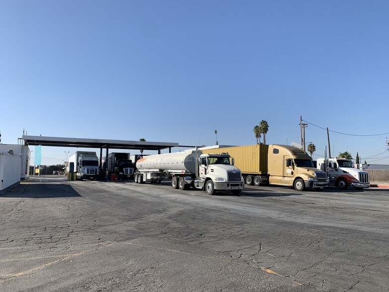 Primary Photo Of High Volume Truck Stop Kern County, Bakersfield Truck Stop For Sale