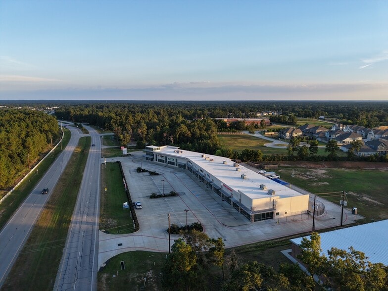 More Photos Of 618 Fish Creek Thoroughfare, Montgomery Freestanding For Lease