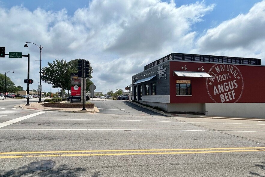More Photos Of 515 Roosevelt Rd, Glen Ellyn General Retail For Sale