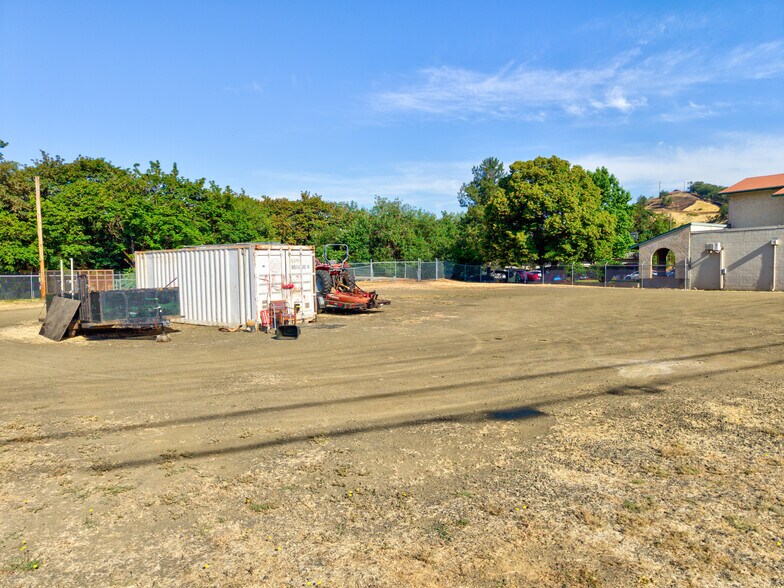 More Photos Of 328 NE Winchester St, Roseburg Land For Sale