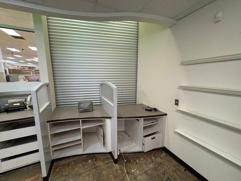 More Photos Of 1000 N Williams St, Paulding Drugstore For Sale