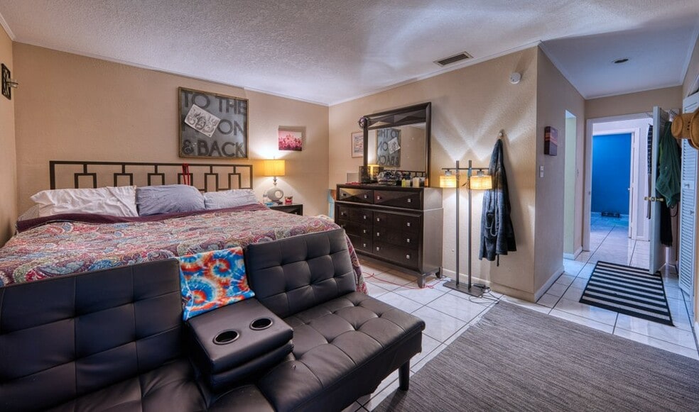 More Photos Of 25038 Harborview Rd, Port Charlotte Apartments For Sale