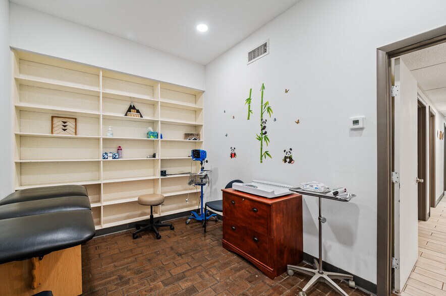 More Photos Of 3339 Fairview St, Pasadena Medical For Lease