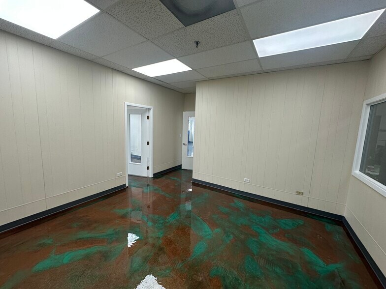 More Photos Of 2039-2041 Foster Ave, Wheeling Warehouse For Lease