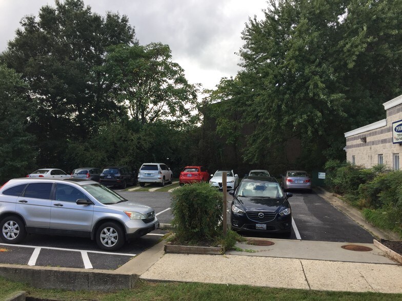 More Photos Of 7836 Oakwood Rd, Glen Burnie Office For Sale