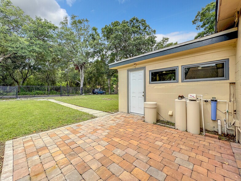 More Photos Of 1906 Murdock Blvd, Orlando Office For Lease