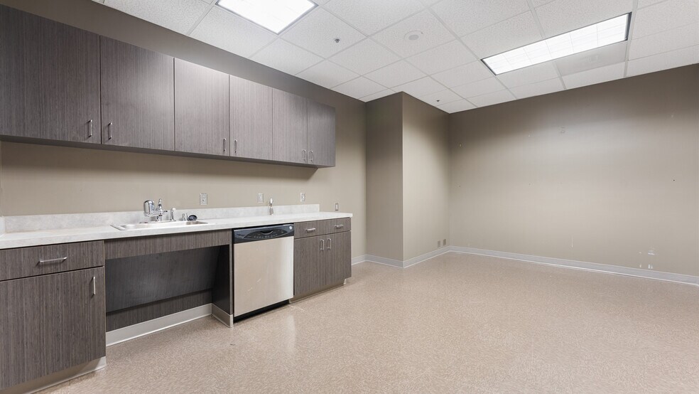 More Photos Of 9101 Lyndon B Johnson Fwy, Dallas Office For Lease