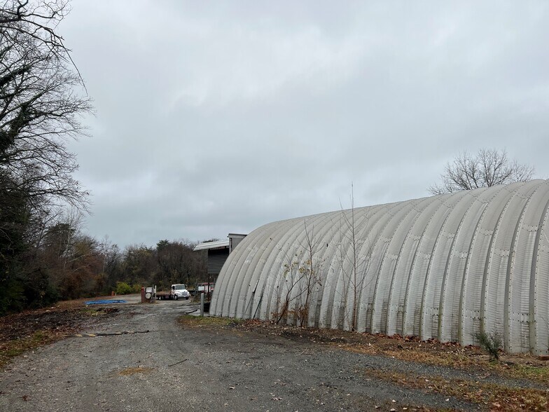 More Photos Of 2917 Ritchie Rd, District Heights Warehouse For Lease