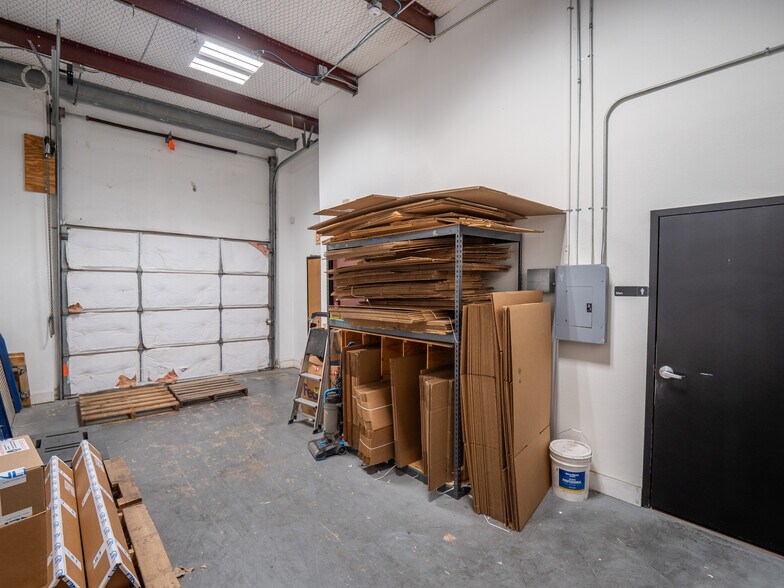 More Photos Of 1809 Hur Industrial Blvd, Cedar Park Manufacturing For Lease