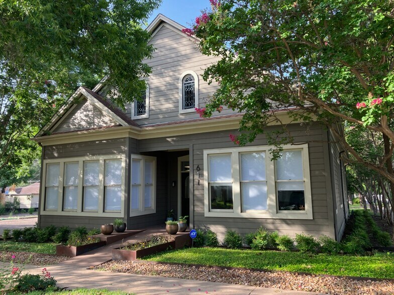 More Photos Of 611 W 14th St, Austin Office For Lease
