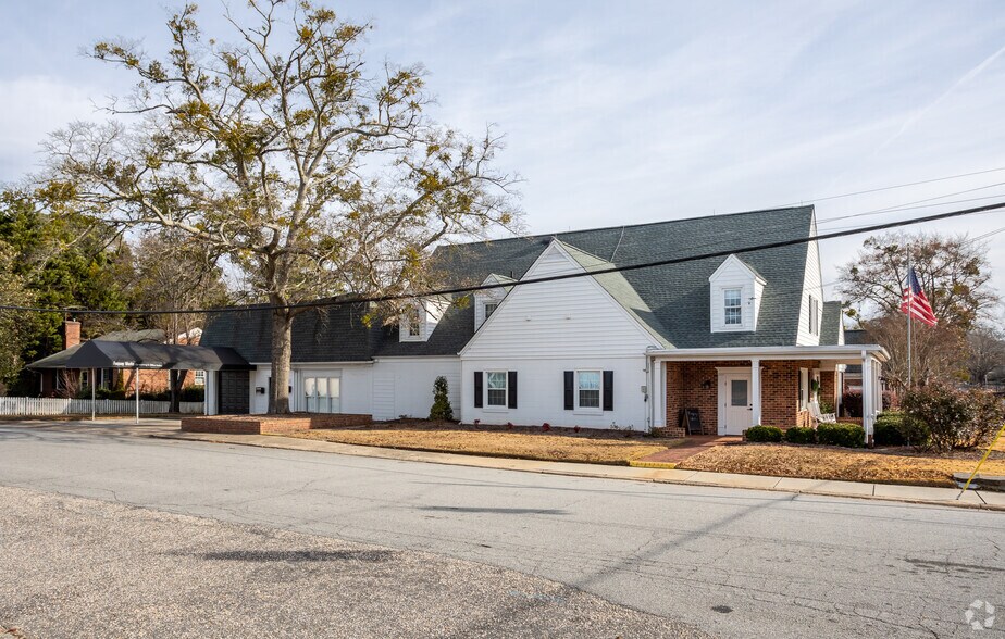 More Photos Of 201 E Academy St, Fuquay-Varina Office For Sale