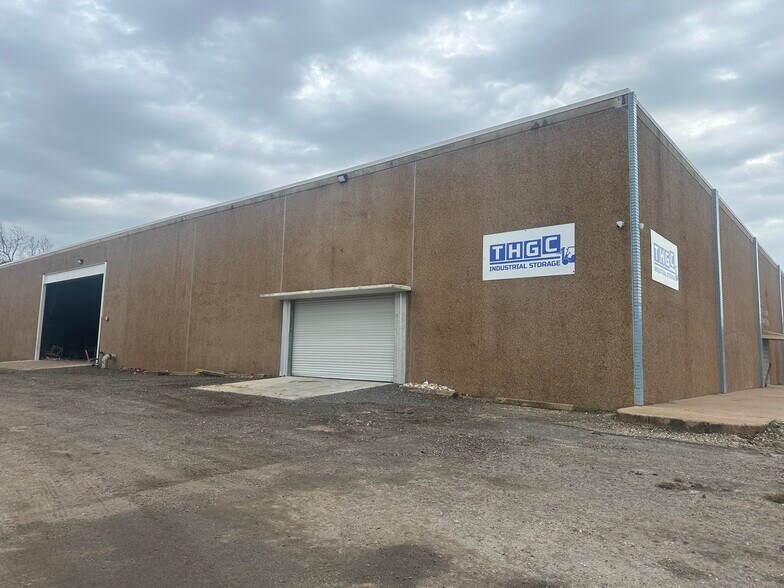More Photos Of 5030 32nd St, Groves Warehouse For Lease