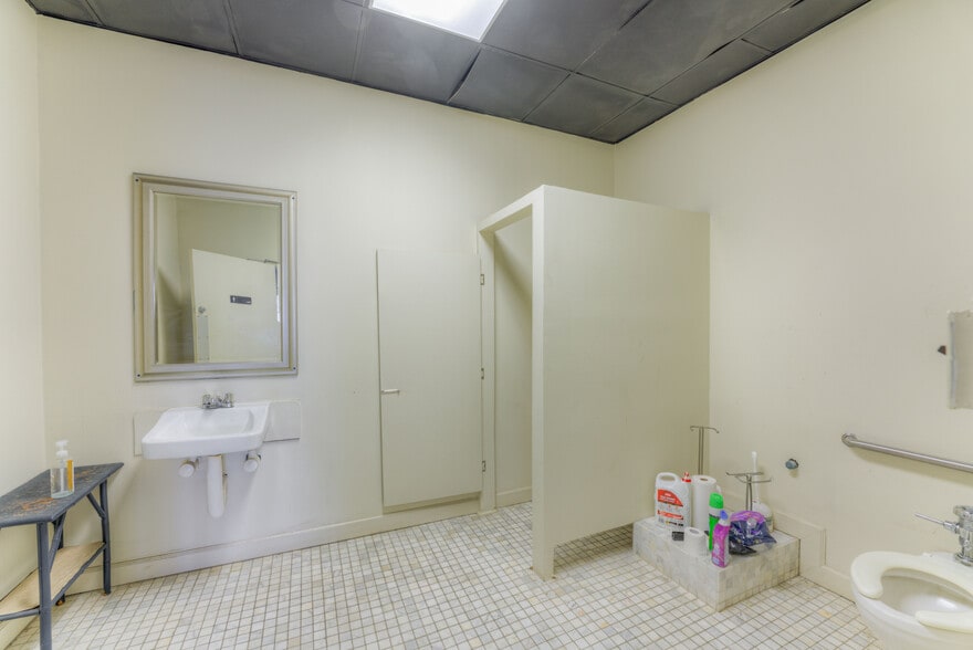 More Photos Of 478 N Hollywood St, Memphis Flex For Lease