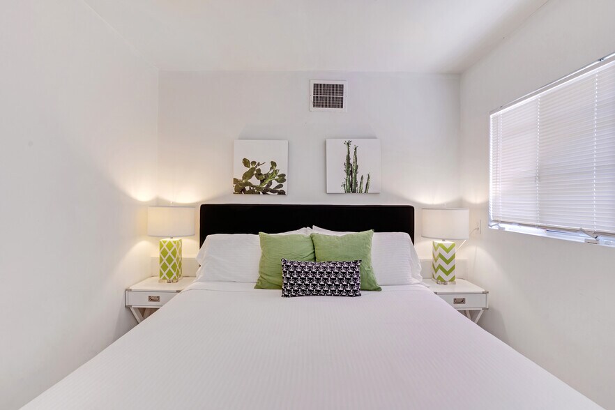 More Photos Of 350 S Belardo Rd, Palm Springs Hotel For Sale