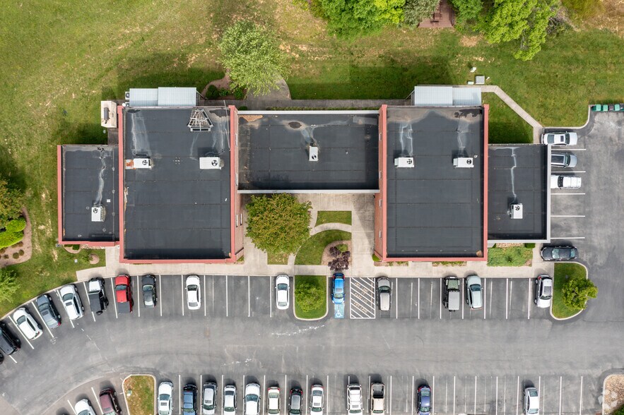 More Photos Of 2575 Willow Point Way, Knoxville Office For Lease