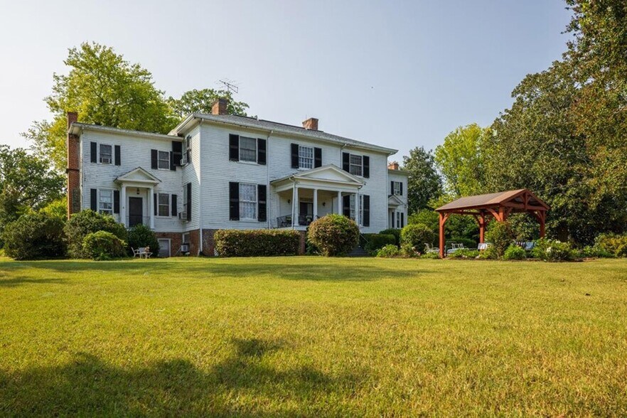 More Photos Of 850 Kinderton Rd, Clarksville Hospitality For Sale