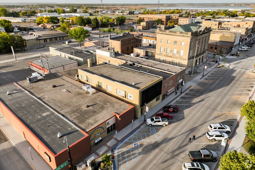 More Photos Of 516 4th St NE, Devils Lake Office For Sale