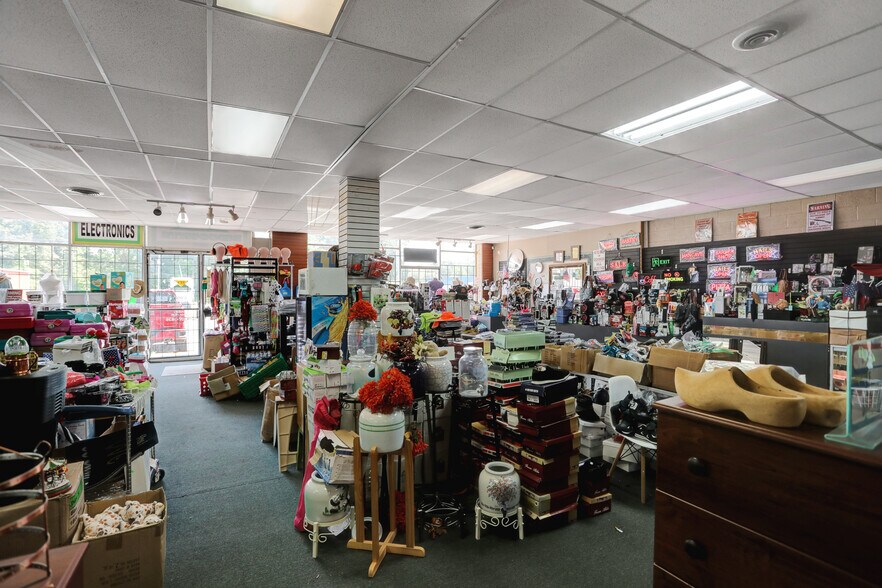 More Photos Of 3574-3580 Park Ave, Memphis Freestanding For Lease