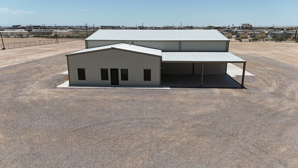 More Photos Of 1389 Oil Mil Rd, Pecos Warehouse For Lease