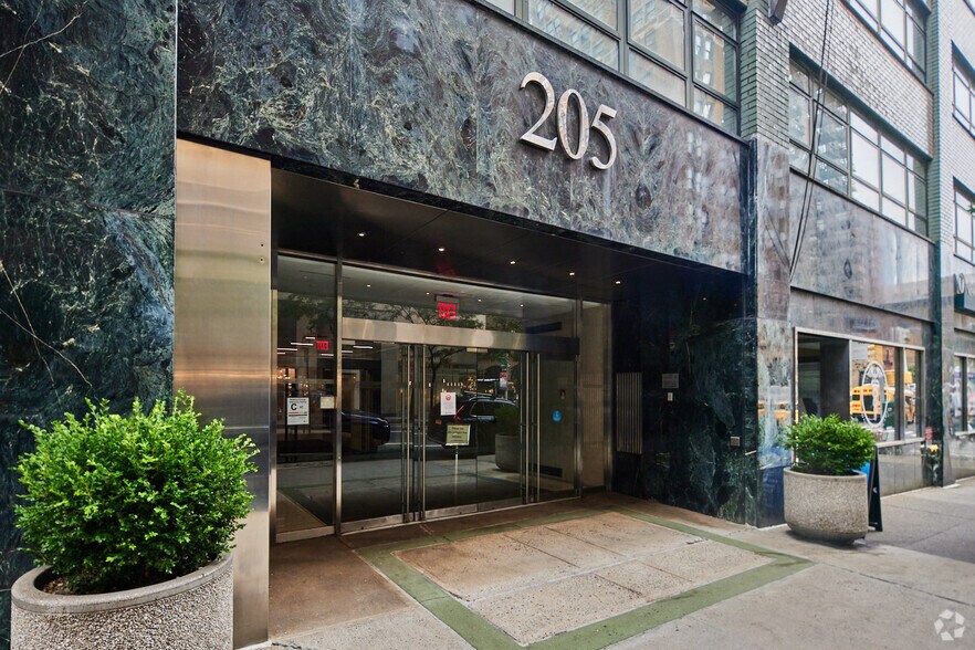 More Photos Of 205 Lexington Ave, New York Office For Lease