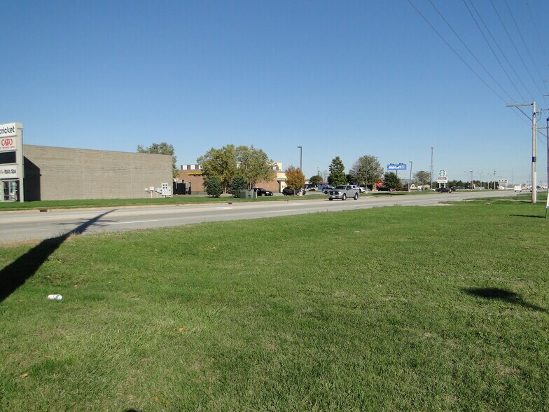 More Photos Of 1707 E Jackson St, Macomb Land For Sale