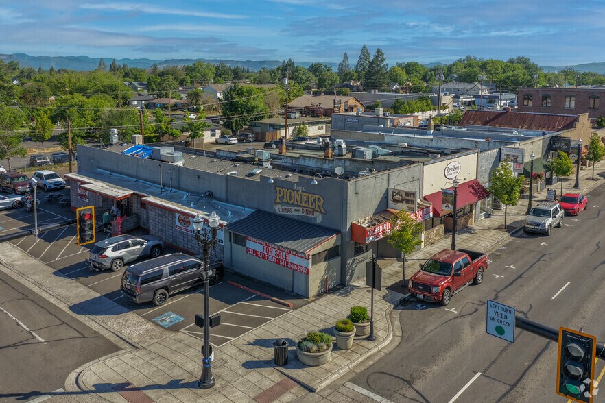 Primary Photo Of 217 E Pine St, Central Point Restaurant For Sale