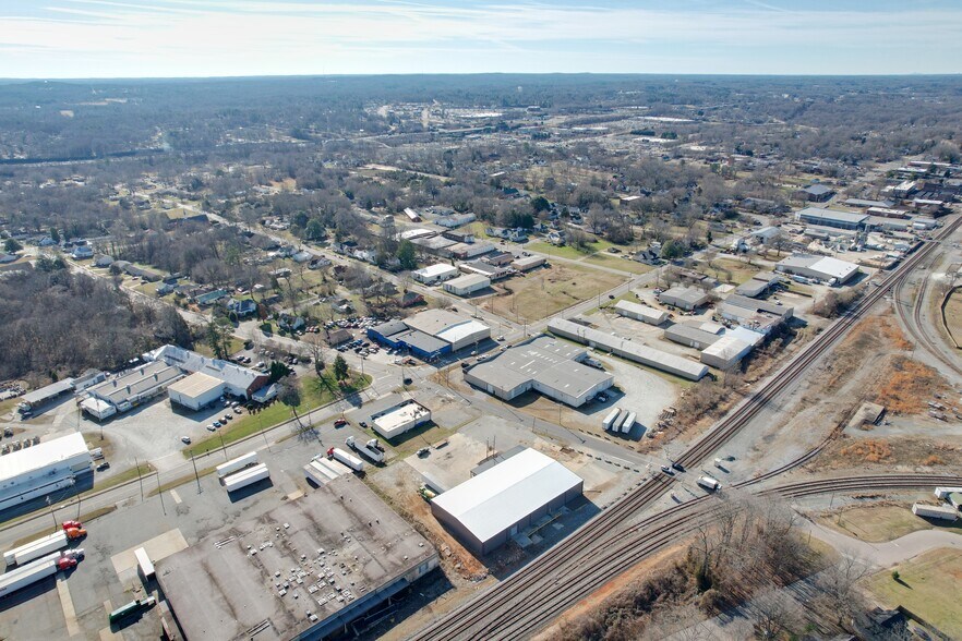 More Photos Of 300 E Henderson St, Salisbury Manufacturing For Sale