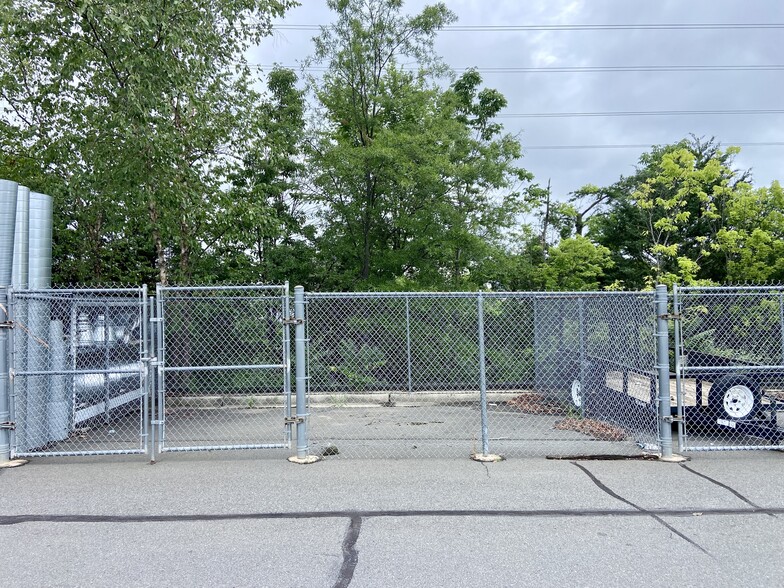 More Photos Of 12155-12215 Livingston Rd, Manassas Warehouse For Lease