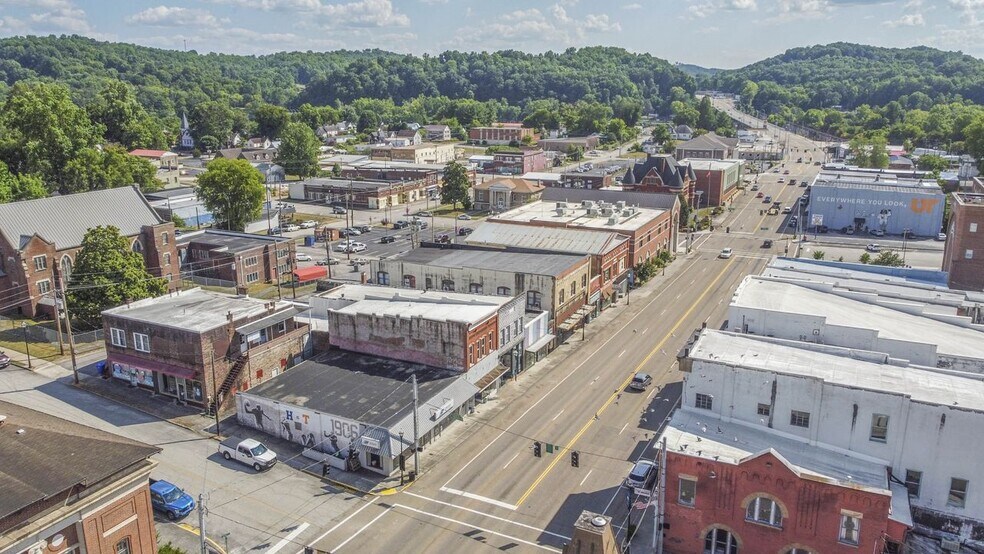 More Photos Of 430 N Roane St, Harriman Storefront For Sale