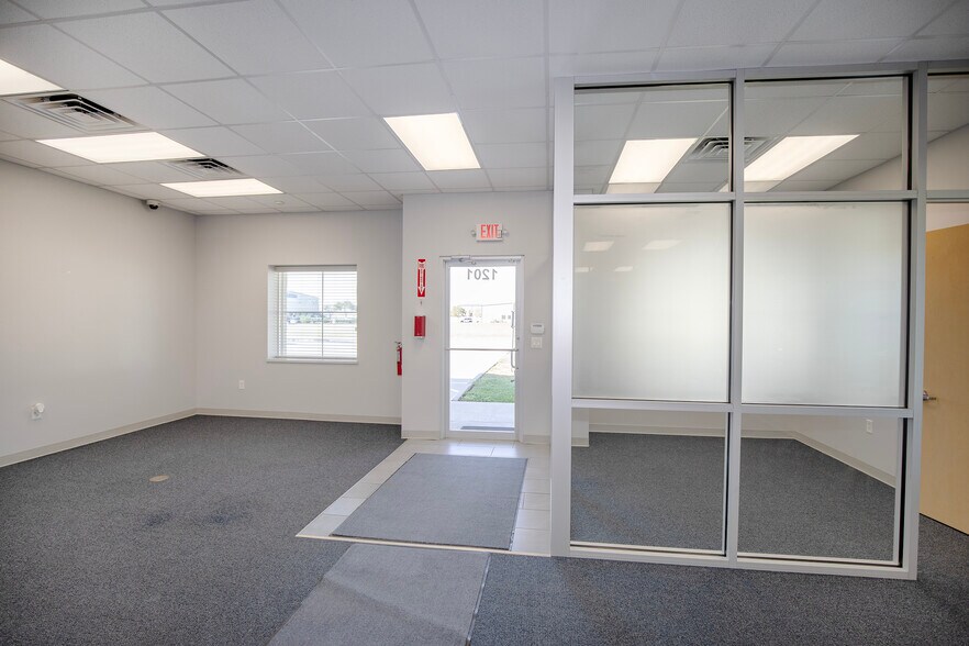 More Photos Of 1201 Butler Rd, League City Warehouse For Lease