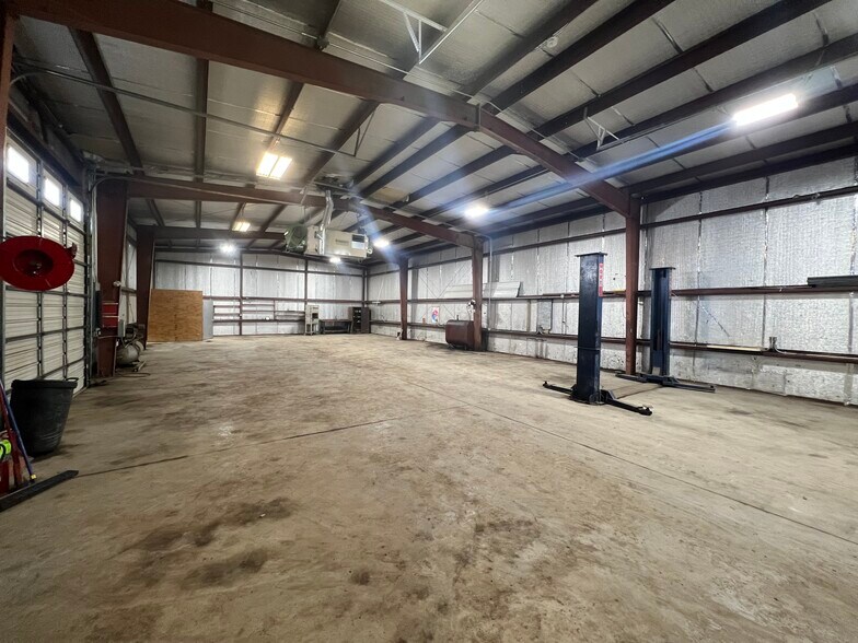 More Photos Of 1445 Calcon Hook Rd, Sharon Hill Warehouse For Lease
