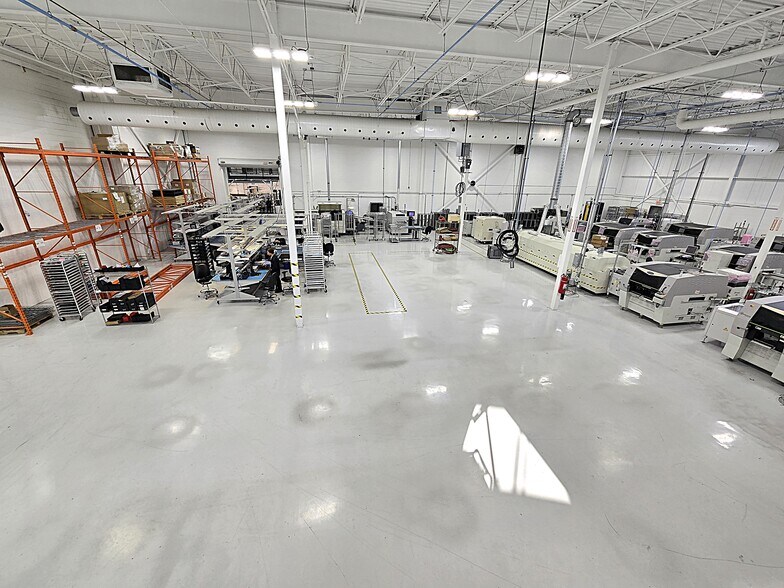 More Photos Of 2222 Boul Dagenais O, Laval Light Distribution For Sale