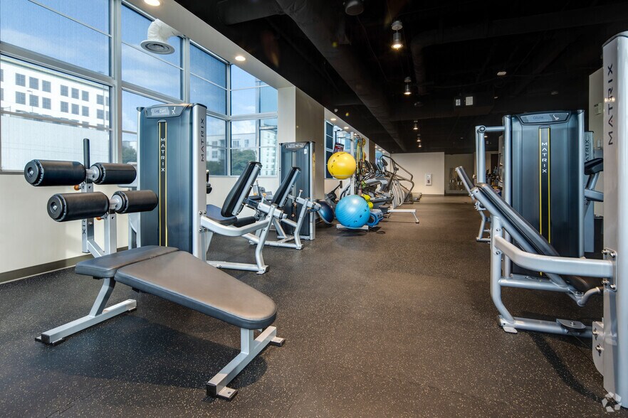 More Photos Of 800 N Magnolia Ave, Orlando Office For Lease