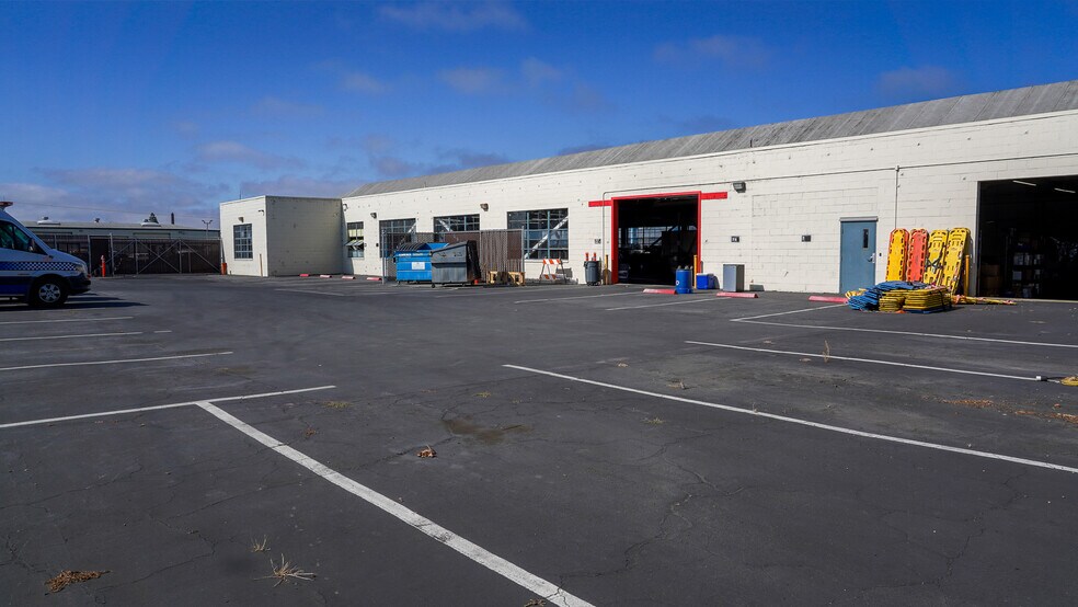 More Photos Of 930 S A St, Santa Rosa Freestanding For Lease