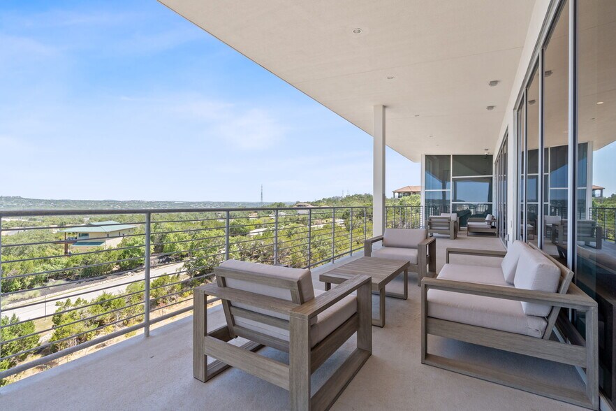More Photos Of 4229 FM 620, Austin Showroom For Sale