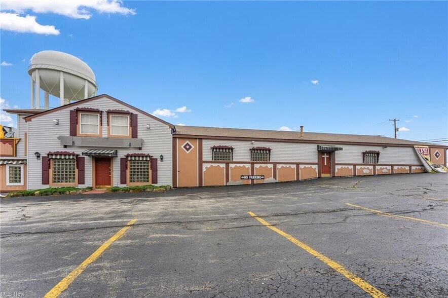 More Photos Of 28-34 Jacobs Rd, Youngstown Restaurant For Sale