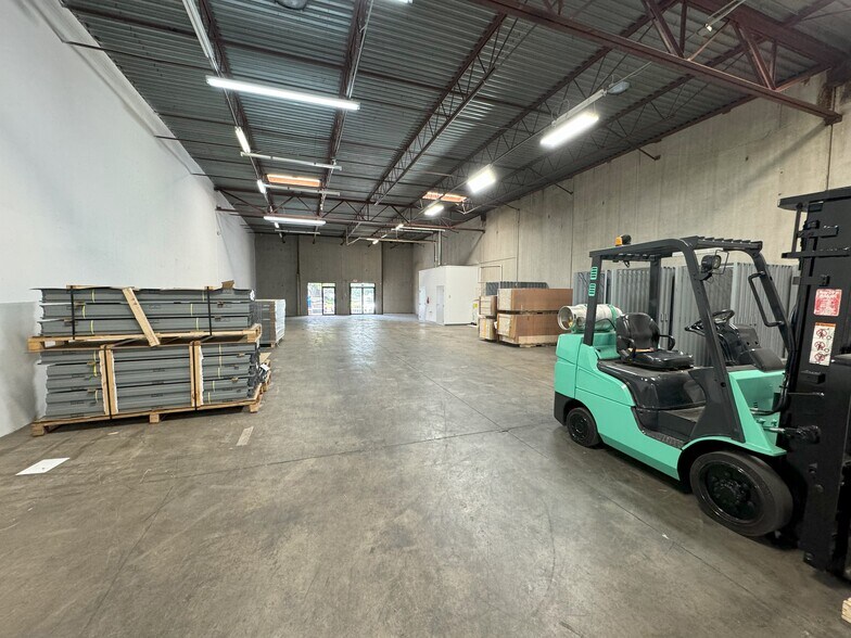 More Photos Of 6050 Jet Port Industrial Blvd, Tampa Warehouse For Lease