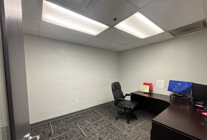 More Photos Of 602 S 65th Ave, Phoenix Warehouse For Lease